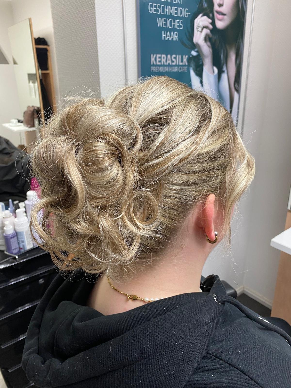 Hochsteckfrisur - Blonde Updo Frisur - Sabrinas Hair Affair